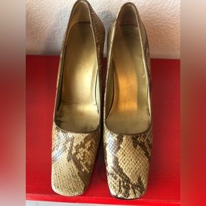 Snake print leather pumps.